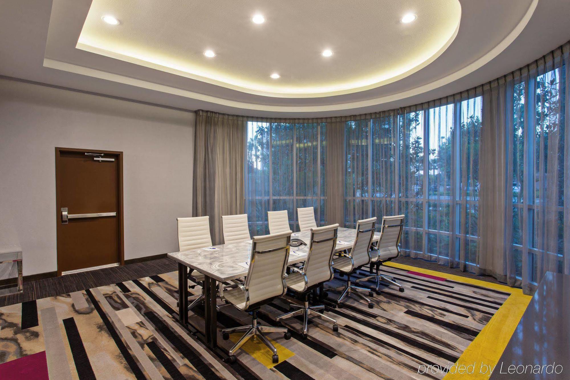 Holiday Inn Express & Suites Anaheim Resort Area By Ihg Eksteriør billede